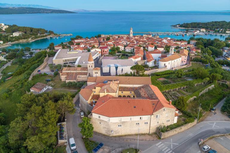 Deluxe New Apartments - Few Steps From The Beach - Luxury Holiday With Style - By Traveler Tourist Agency Krk Krk Town Εξωτερικό φωτογραφία